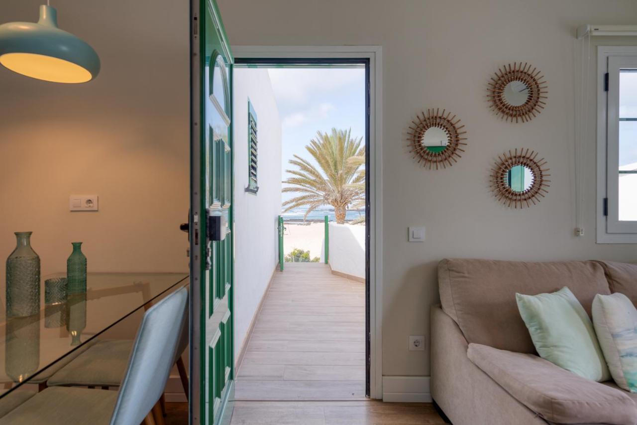 Homeforguest Modern And New Beachfront Apartment La Oliva Exterior foto