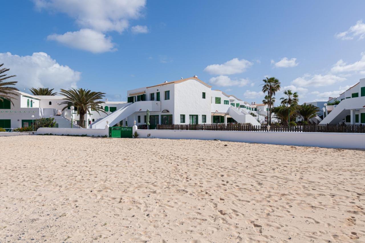 Homeforguest Modern And New Beachfront Apartment La Oliva Exterior foto